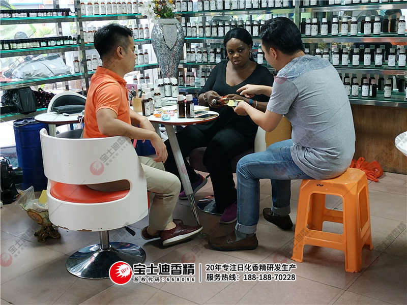 品鑒香精(jīng) 品鑒香(xiāng)精