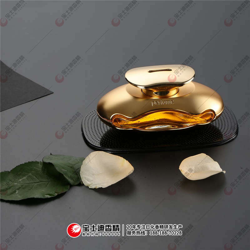 一瓶（píng）汽車香水