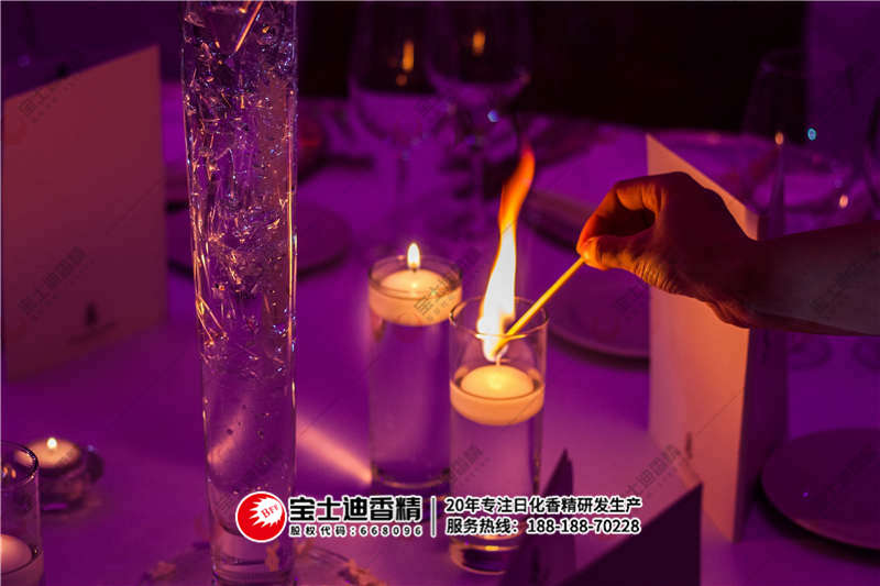 點燃的蠟燭 點燃的蠟燭